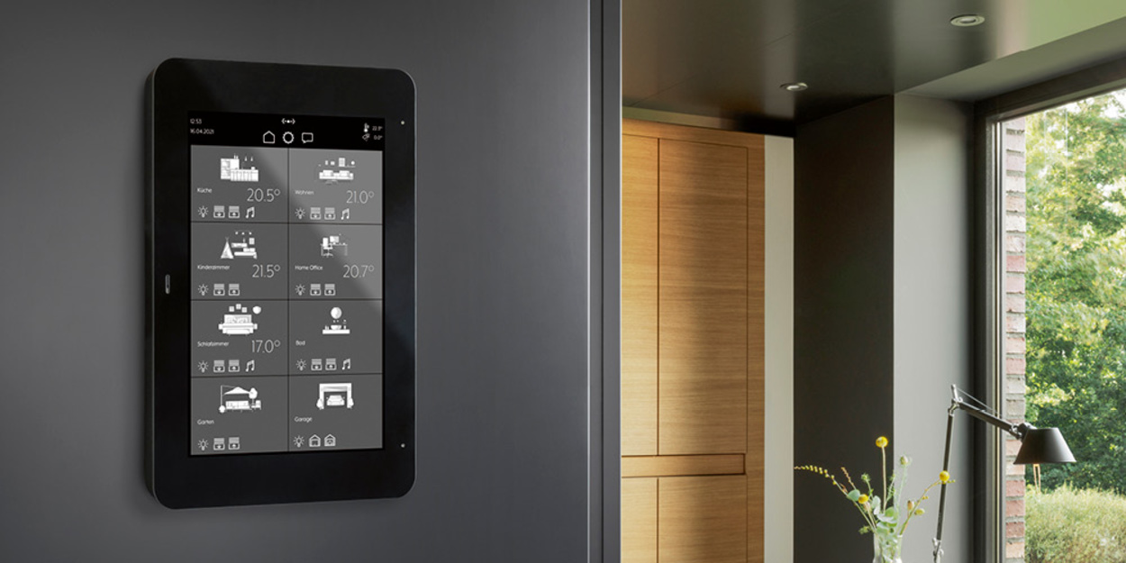 JUNG Smart Panel 8 bei Elektro Steiner GmbH in Volkmannsdorferau