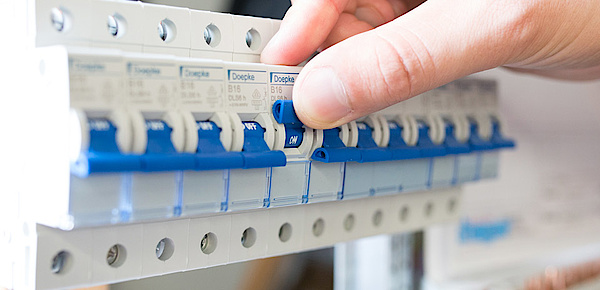 Schalt­schrank­bau bei Elektro Steiner GmbH in Volkmannsdorferau
